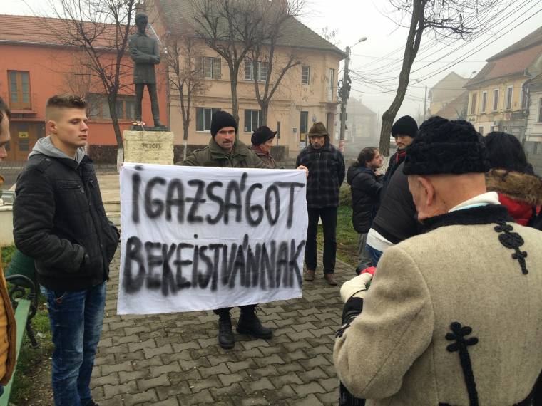 Beke és Szőcs családjának gyűjtenek a vármegyések