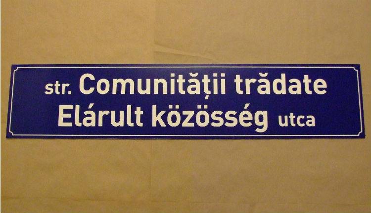 Diszkriminált adófizetők utcanévtábla ajándékba