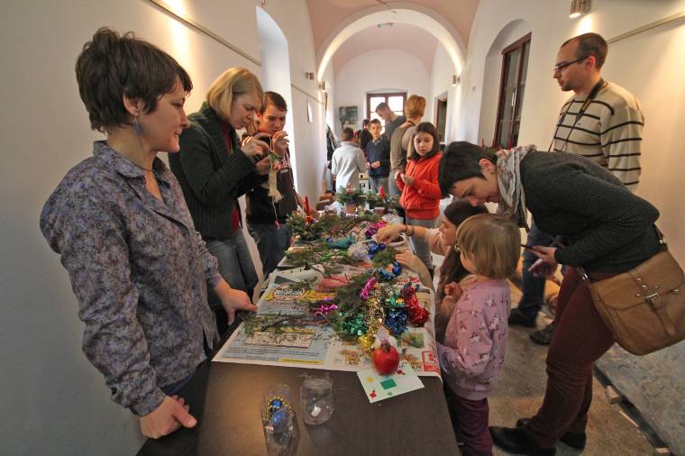 Mikulásvárásra hangolt kézműves tevékenységet tartottak
