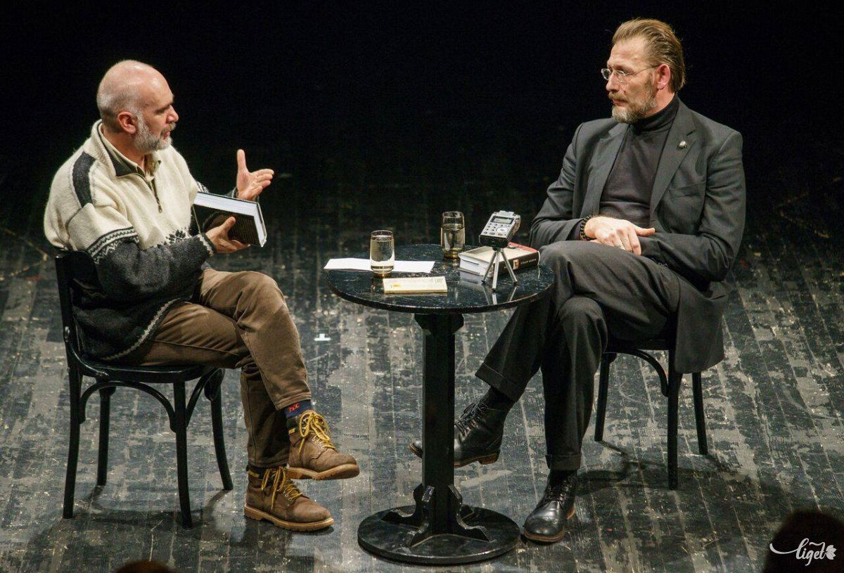 Regényének kolozsvári bemutatóján &bullet;  Fotó: Rab Zoltán