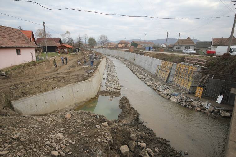 Nem tetszik a nyárádmenti lakóknak a mederszabályozás