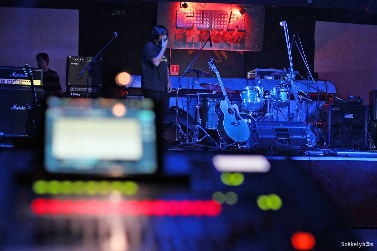 &bullet;  Fotó: Boda