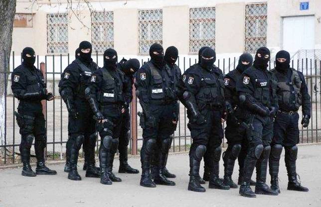 Razzia a „diplomagyárban”: a Spiru Haret Egyetem több kirendeltségén vizsgálódtak a DIICOT ügyészei