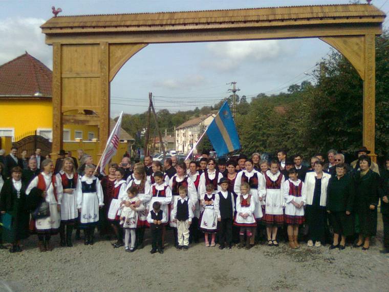Székelykaput avattak a kakasdiak