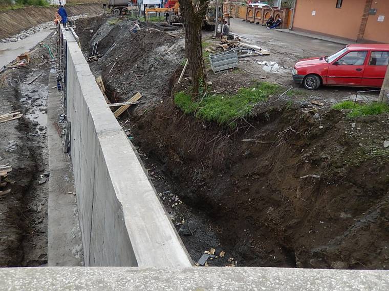 Parkoló épülne a támfal mellett
