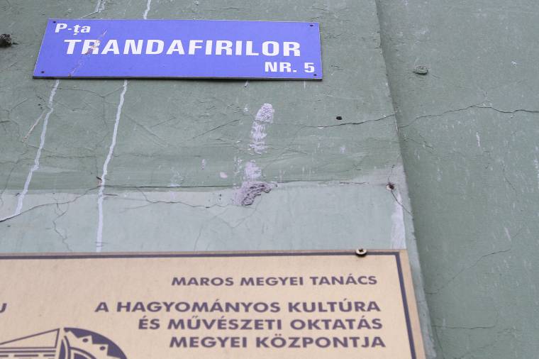 Idén biztosan nem lesznek kétnyelvű utcanévtáblák
