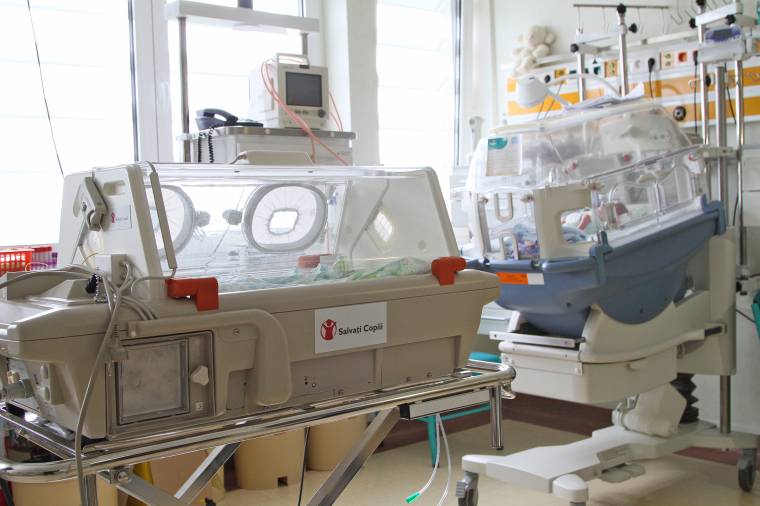 Inkubátort és légzéssegítő készülékeket kaptak