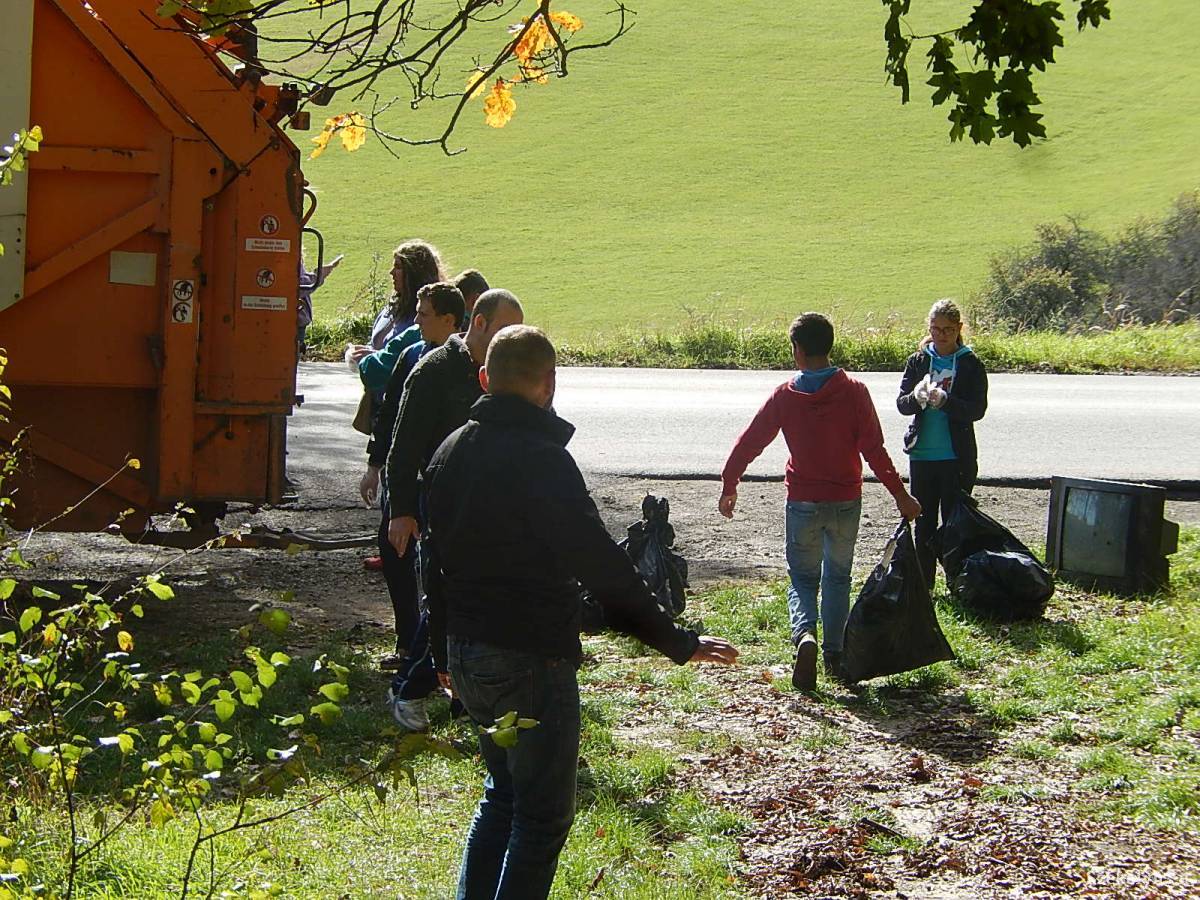 Romániában 2010 óta több mint 1,8 millió önkéntest sikerült bevonni a szemétgyűjtési akciókba • Fotó: Gligor Róbert László