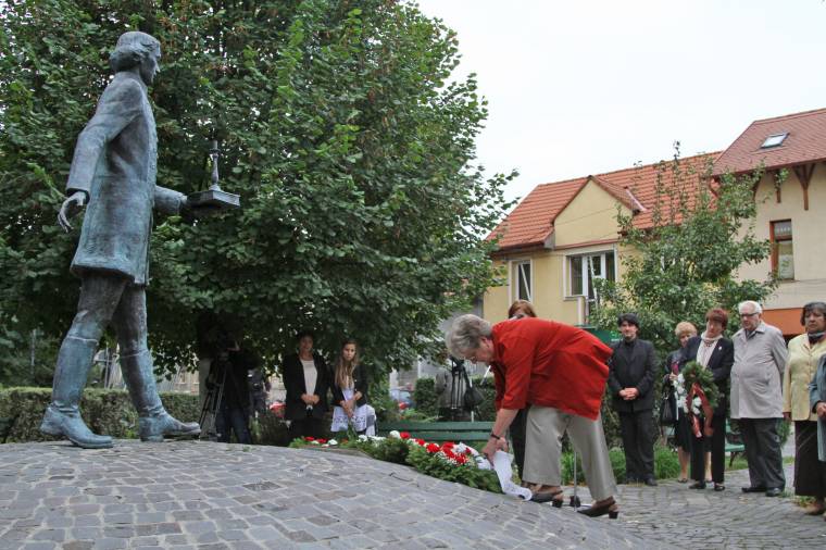 Mai napig nem tudják, hol a sírja