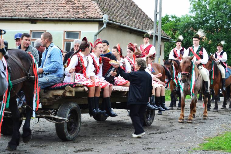 Szüreti bállal ünnepeltek Nyárádköszvényesen