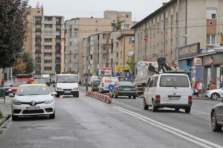Jelzőlámpa kellene egy gyalogátjáróhoz Marosvásárhelyen