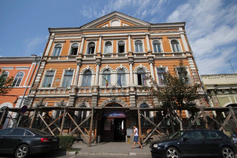 Biztonságban a művészetisek