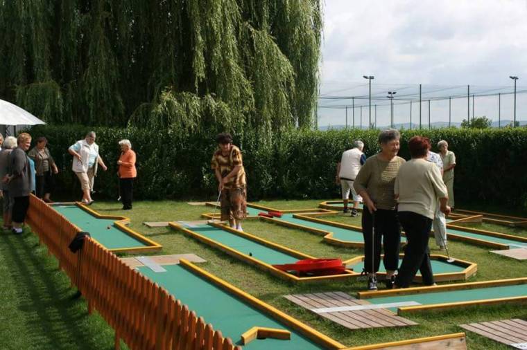 Minigolf, élményfürdő, lövöldözés