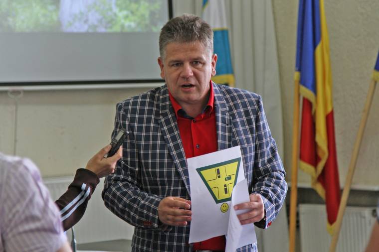Két hónapig Maior tanácsai nélkül kell boldogulnia Floreának