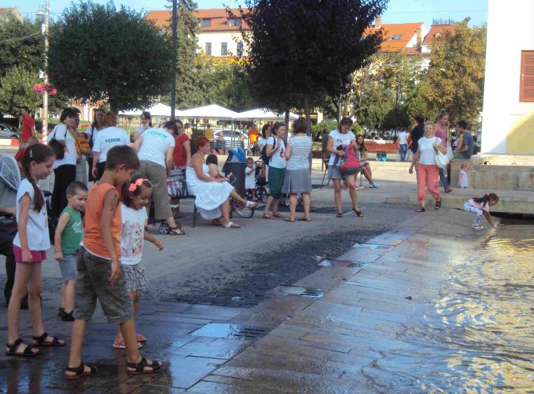 Az anyatejes táplálást népszerűsíti a VÉDEM