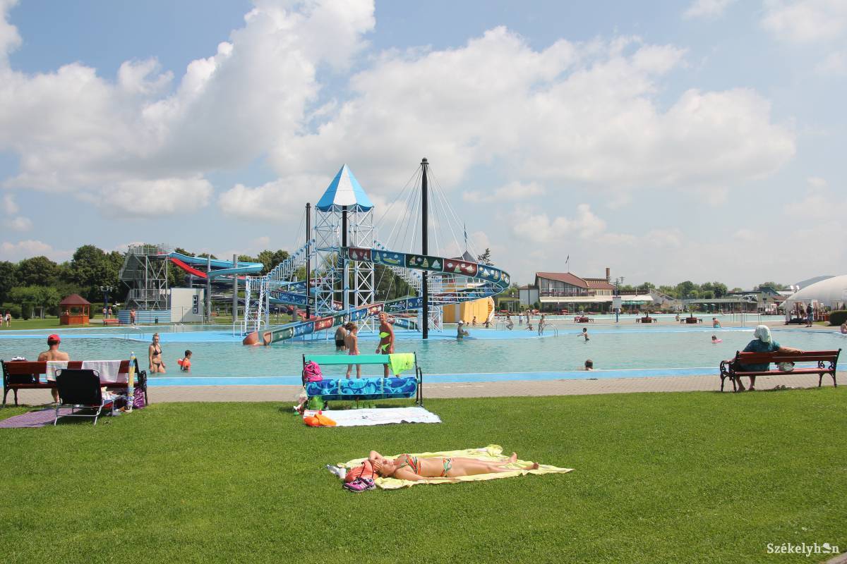 Tavaly nem volt gond, a Maros megyei fürdőhelyek tiszták voltak. Archív • Fotó: Haáz Vince