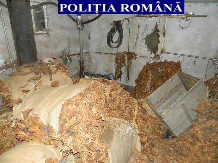 Illegális cigarettagyárra csaptak le