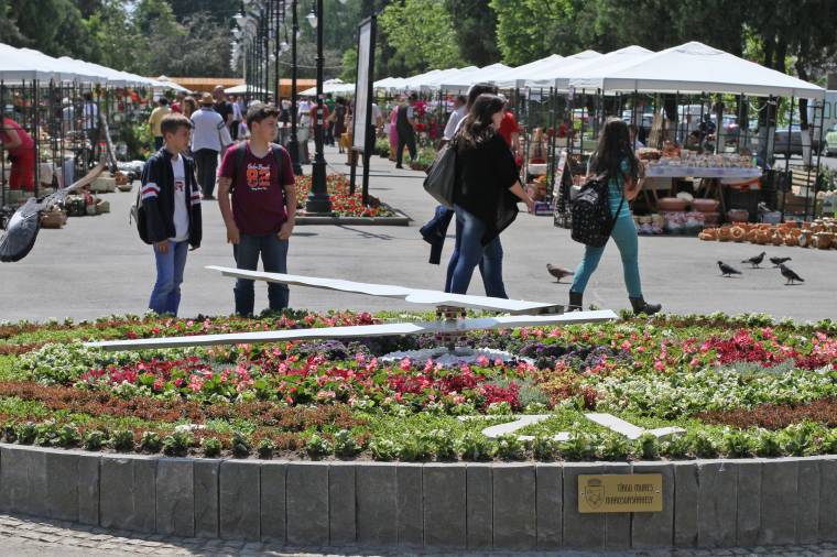 Nem virágokból írták ki Marosvásárhely nevét a virágóránál