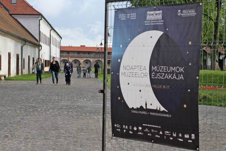 Tömegek a Múzeumok Éjszakáján