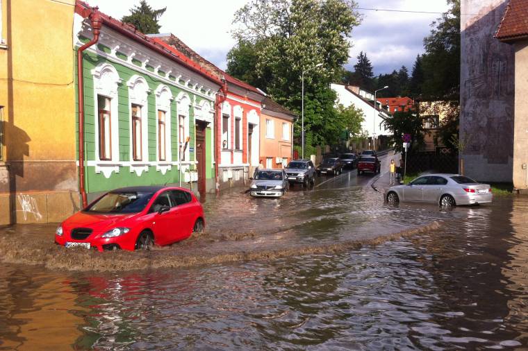 Árvíz, tetőomlás, csőtörés Marosvásárhelyen