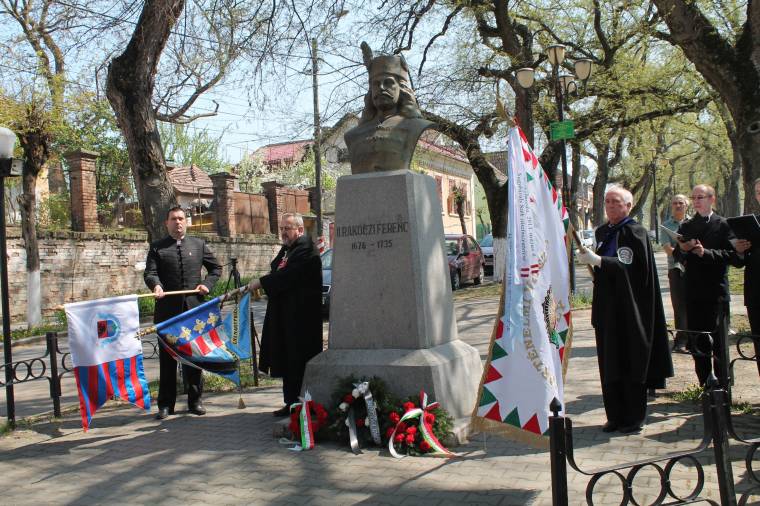 A Nagyságos Fejedelem szobránál koszorúztak
