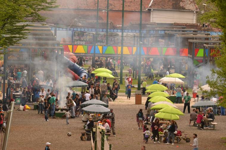 Gulyásverseny, majális a Maros-parton