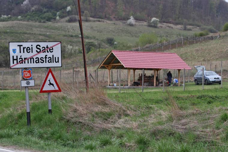 Újabb felszólítás a hármasfalui táblák levételére