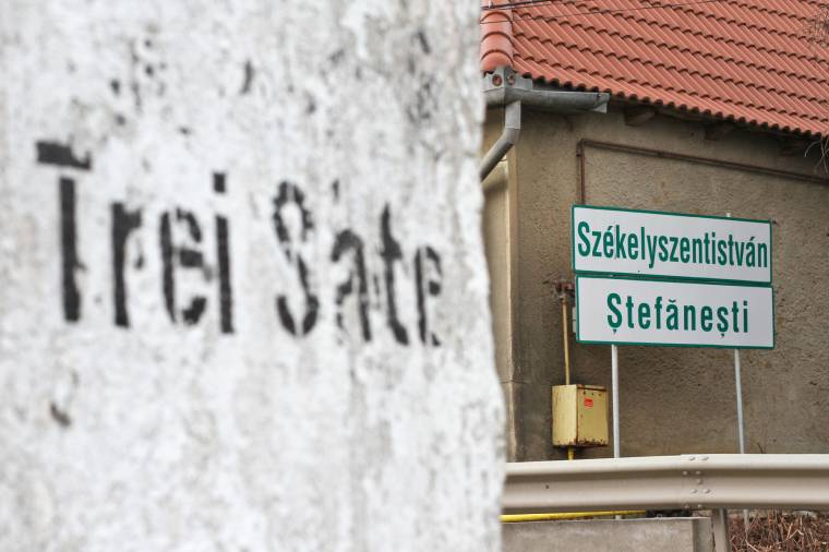 Hajlanak Hármasfalu visszakeresztelésére