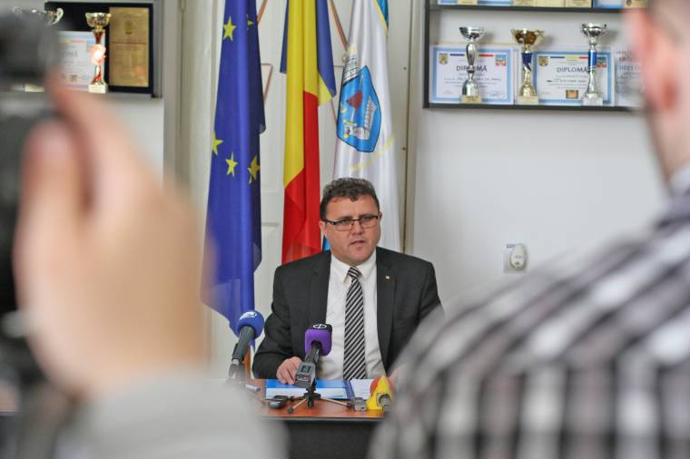 Bretfelean: hírszerzéstől a táblaleszerelésig