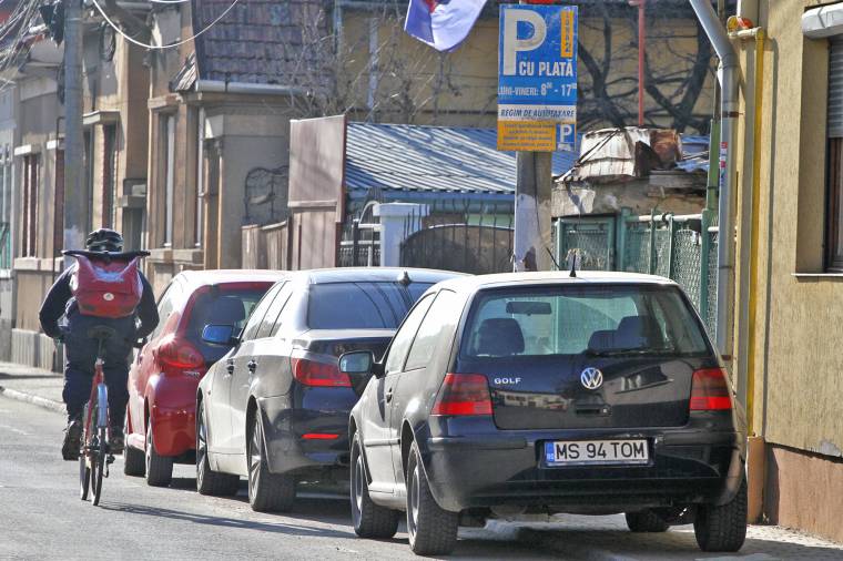 Halasztás a parkolási szabályzat ügyében
