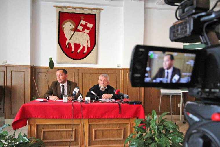 Izsák: rendészeti kérdéssé tennék az autonómiaügyet