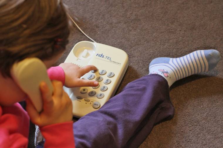 Állandó telefonos ügyelet a gyermekekért