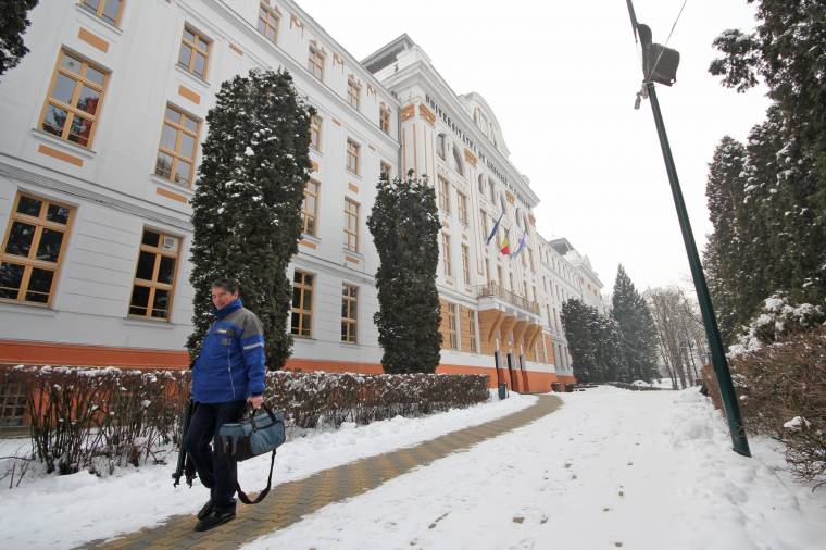 Kacskaringós úton halad a MOGYE Karaván
