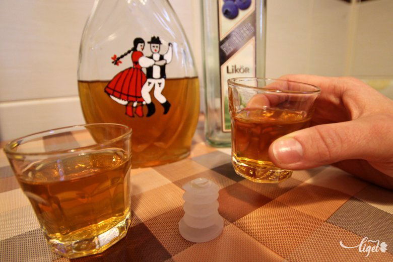 Nagy a nyomás a társadalom részéről az italozásra, de az alkoholistát már elítéli •  Fotó: Boda L. Gergely