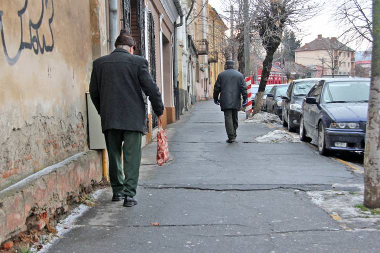 Jeges, balesetveszélyes járdák