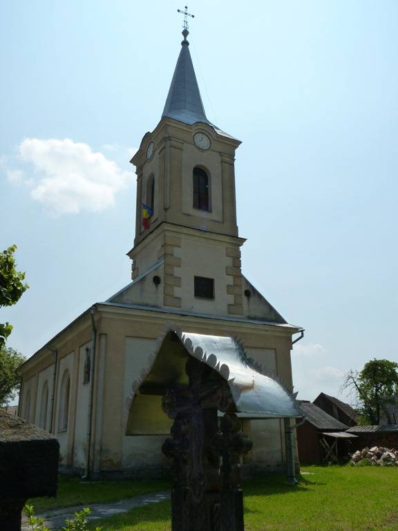 Premier: templomot árvereznek el