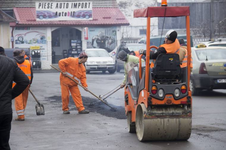 Kátyúzás, útfelújítási tervek Marosvásárhelyen