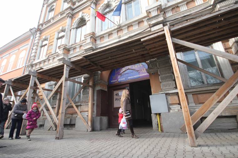 Iskolafelújítások Maros megyében: elkészülhet a művészeti épülete
