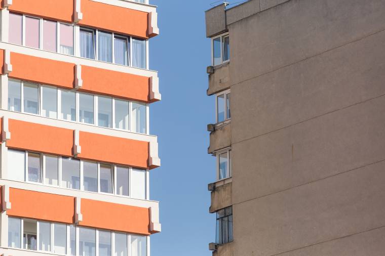 Több tízezer tömbházlakást kellene még hőszigetelni Marosvásárhelyen