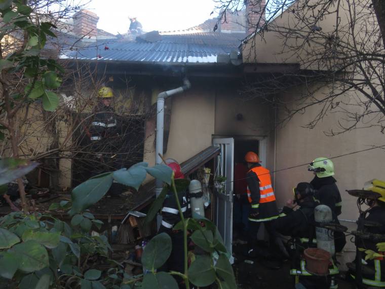 Kiégett egy konyha, ketten kórházba kerültek