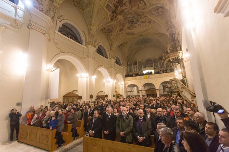 A nemzetért, az iskoláért, Tamási Zsoltért imádkoztak