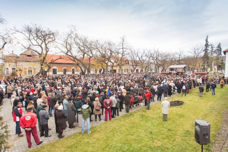Ötezer tüntetőre számítanak