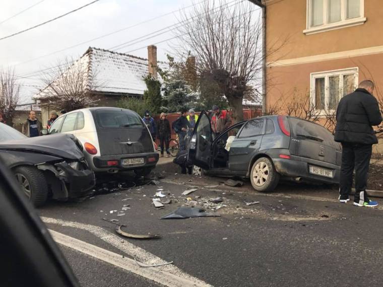 Hármas ütközés, könnyebb sérülésekkel