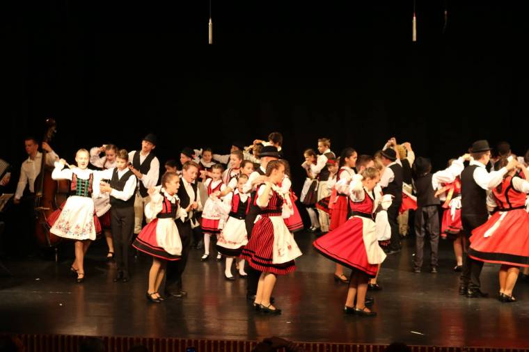 Hatvanéves jubileumot ünnepel a Maros Művészegyüttes