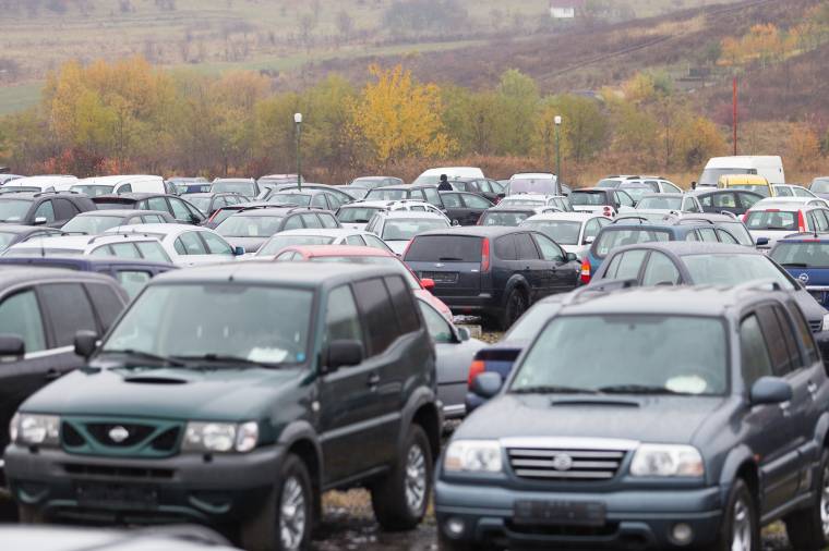 Külön sarc a gépkocsikkal kupeckedőknek?