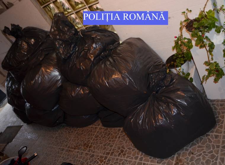 Dohánnyal kereskedtek, aztán rendőrök „kopogtattak” az ajtón