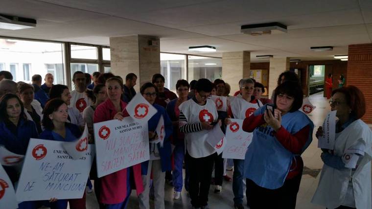 Kétezer egészségügyi alkalmazott tiltakozott Maros megyében