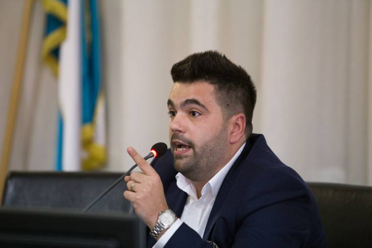 Az ügyvéd valóban a várost képviseli? – kérdezte az ügyész, majd elhalasztották a tárgyalást