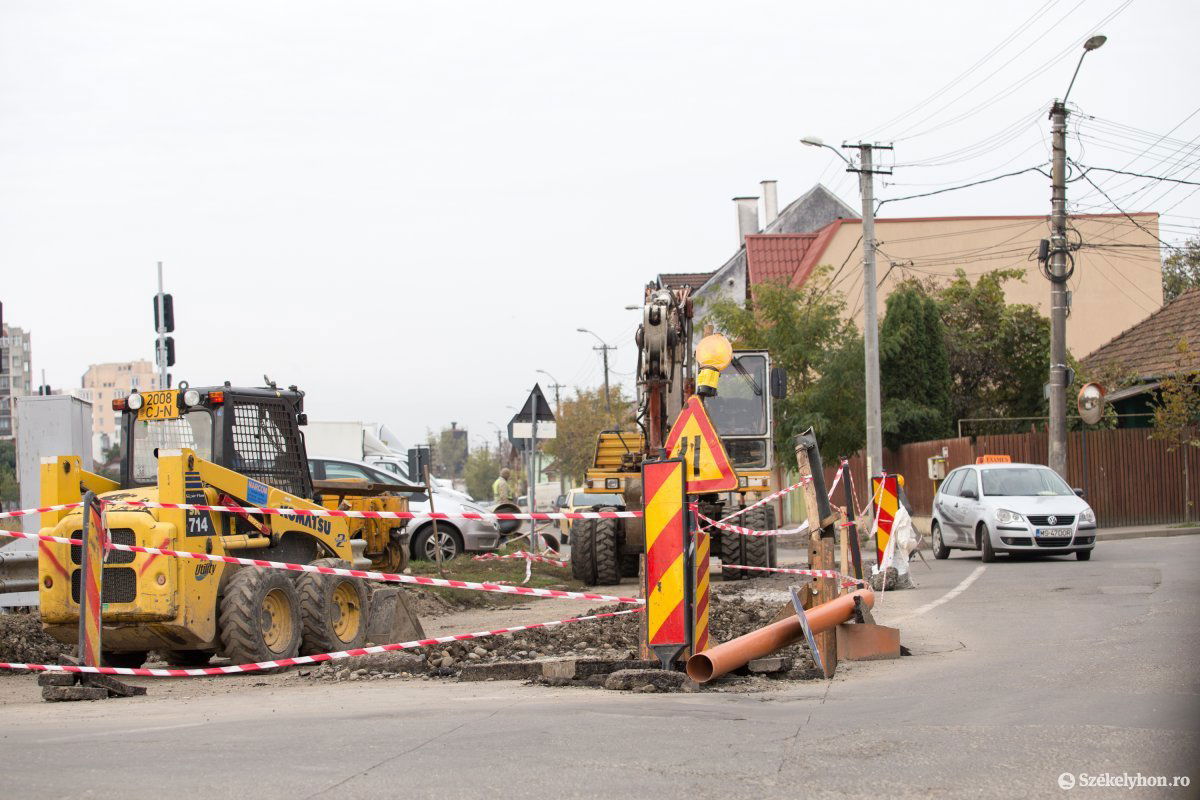 Terepmunka az Aquaservnél. Ki irányítson? Archív • Fotó: Boda L. Gergely