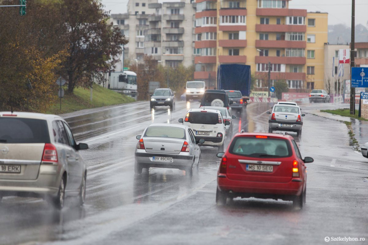 Aggodalmát fejezte ki Sepsiszentgyörgy polgármestere az egyre több gépjármű miatt. Illusztráció • Fotó: Boda L. Gergely